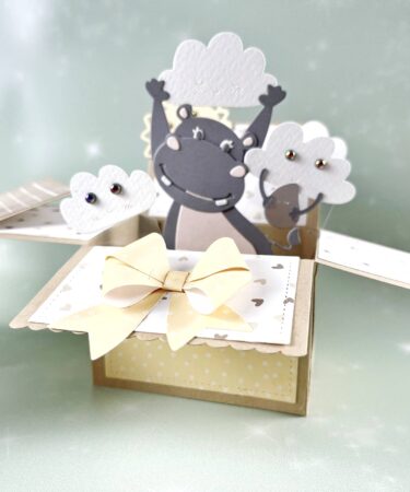 Alternative view of POP UP CARD CON NINA E OSVALDO -PRODOTTO CONTENITORE