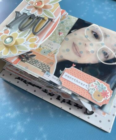 Alternative view of MINI ALBUM THESE DAYS -COCOA VANILLA - PRODOTTO CONTENITORE