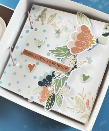 Alternative view of MINI ALBUM- RAINBOWS AND CLOUDS CON MARIELLA- PRODOTTO CONTENITORE