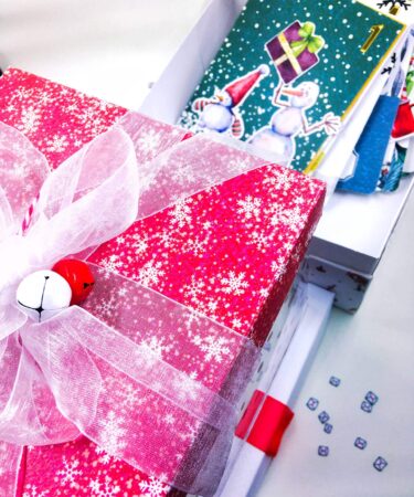 Alternative view of SANTA'S HOLIDAYS - LA CASETTA DI BABBO NATALE CON ERIKA - PRODOTTO CONTENITORE