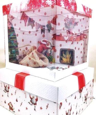 SANTA'S HOLIDAYS - LA CASETTA DI BABBO NATALE CON ERIKA - PRODOTTO CONTENITORE