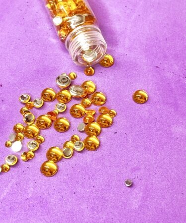 IL NEGOZIO DELLA MAMMA DI CLE-  GLI ABBELLIMENTI DELLA CLE - SEMI SFERE IN RESINA GIALLO CALDO