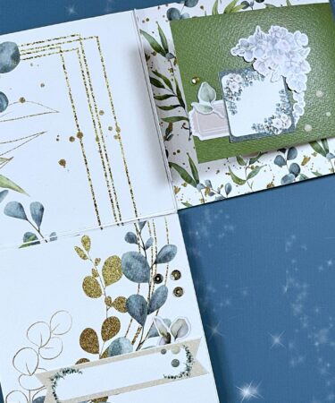 Alternative view of MINI CON MARIELLA E IL KIT DI GENNAIO DEI MY 12 TALES 2022 PRODOTTO CONTENITORE