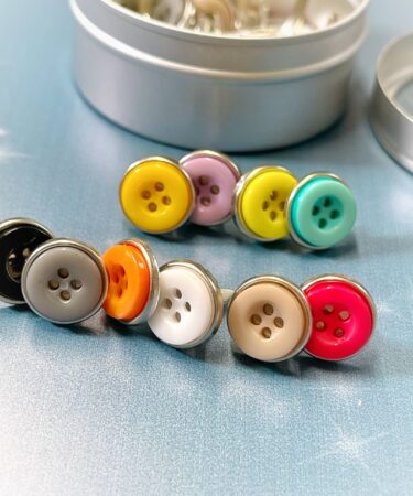 Alternative view of IL NEGOZIO DELLA MAMMA DI CLE- LE ATTREZZATURE DELLA CLE - BRADS FERMACAMPIONE  BOTTONI COLORATI 30 PZ