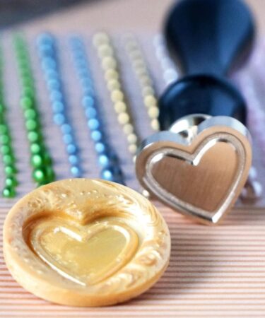 HONEY BEE - Heart Frame - Wax Stamper