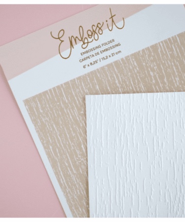 LORA BAILORA - Carpeta de embossing 6"x 8,25" MADERA