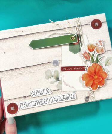 PRODOTTO CONTENITORE MINI ALBUM DI MAGGIO 2024  CON MARIELLA