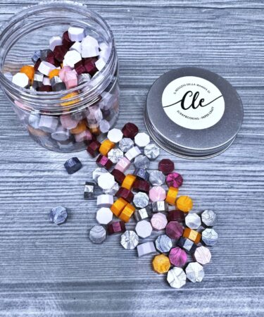 IL NEGOZIO DELLA MAMMA DI CLE – LE ATTREZZATURE DELLA CLE – CERALACCA BARATTOLINO DI PERLE MIX MY 12 TALES OF 2024 - LUGLIO