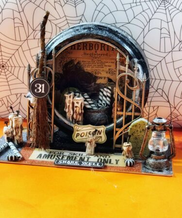 Alternative view of TIM HOLTZ- HALLOWEEN DISPLAY CURIO CLOCK- PRODOTTO CONTENITORE