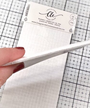 Alternative view of IL NEGOZIO DELLA MAMMA DI CLE- LE ATTREZZATURE DELLA CLE - BIADESIVO SPESSORATO QUADRATI 5X5 2 MM