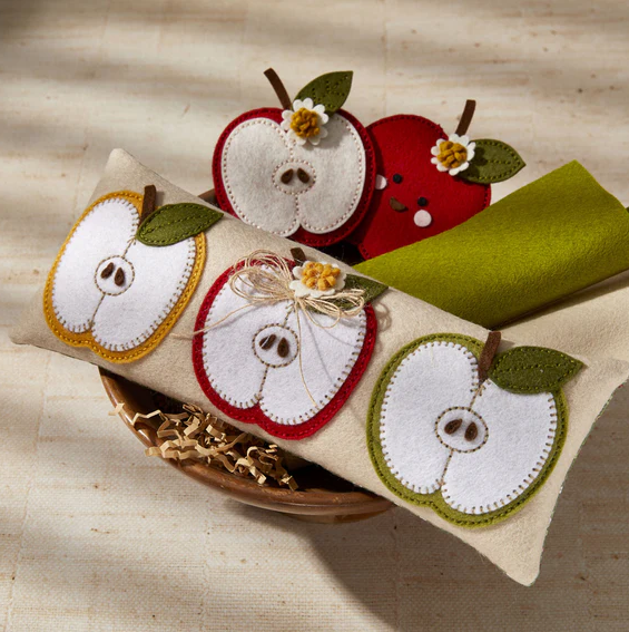 SPELLBINDERS - set di fustelle - Felt Cheeky Apple - immagine 2