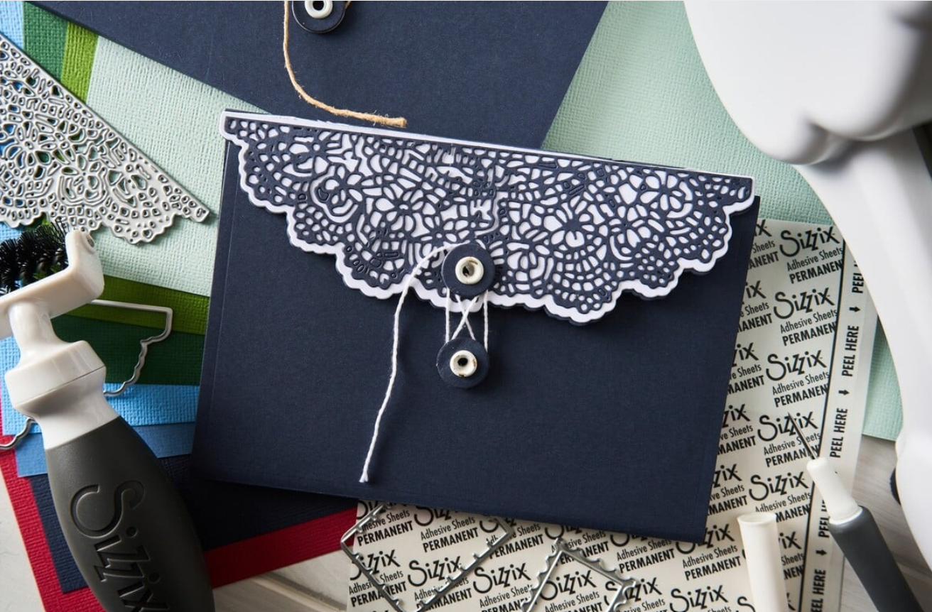 Sizzix Thinlits Die by 49 and Market Laced Folio (10pcs) - immagine 2