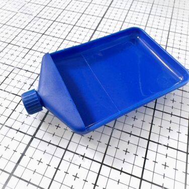 IL NEGOZIO DELLA MAMMA DI CLE - LE ATTREZZATURE DELLA CLE - VASSOIETTO PER PERLINE E POLVERINE DA EMBOSSING COLORE BLU