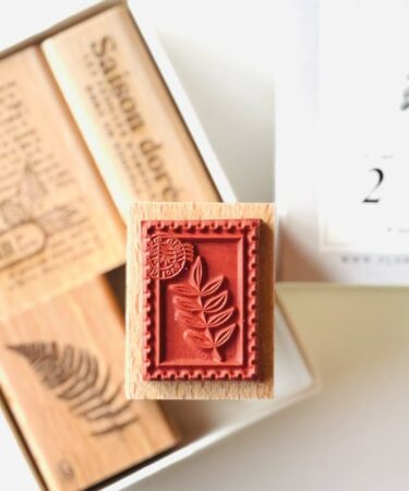 Alternative view of Florilèges Design - Collezione GINKGO - Set di 4 timbri in legno -  FALL IN LOVE