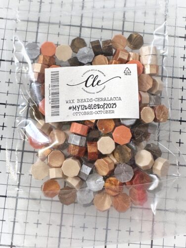 IL NEGOZIO DELLA MAMMA DI CLE – LE ATTREZZATURE DELLA CLE – CERALACCA BUSTINA DI PERLE MIX MY TALES OF  2025- OTTOBRE (colori come gli stick in foto)