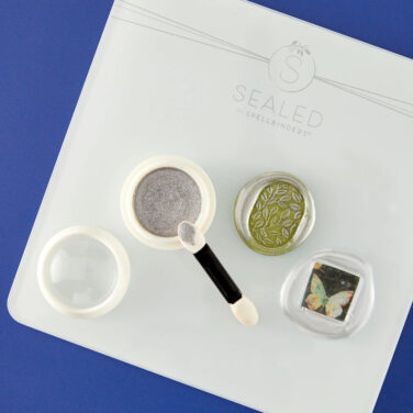 Alternative view of Spellbinders - Silver Bullion Wax Seal Powder