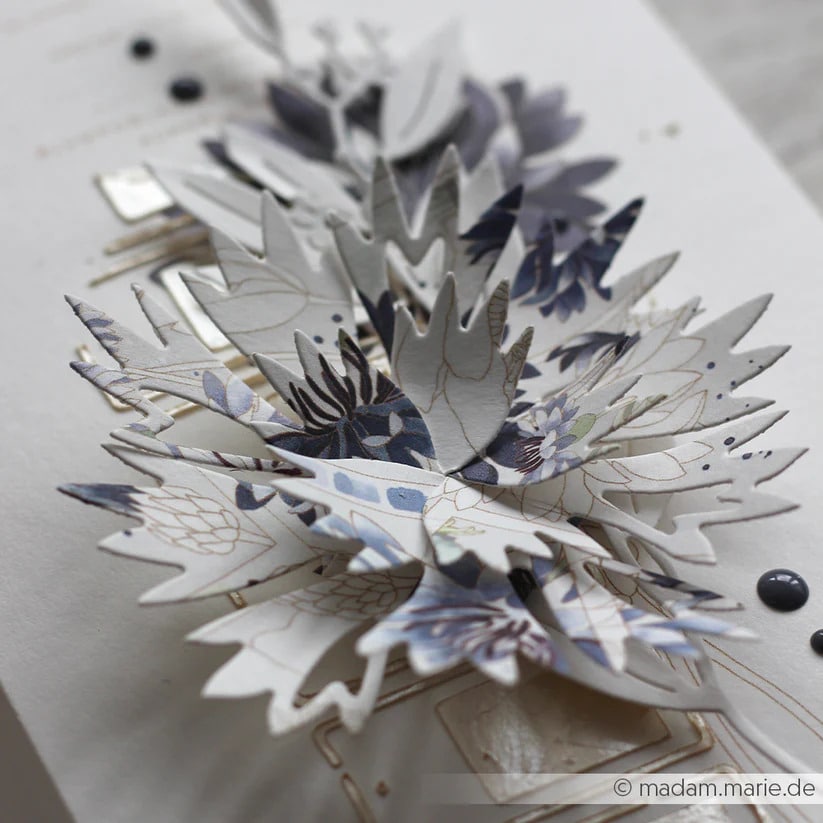 ALEXANDRA RENKE - Fustelle 'Faltzauber-Kornblume' - immagine 2