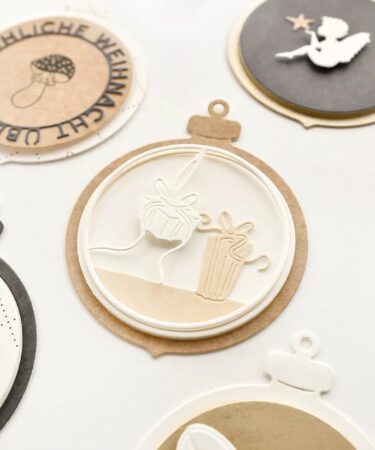 Alternative view of ALEXANDRA RENKE - fustelle Hängendes Geschenk imKreis