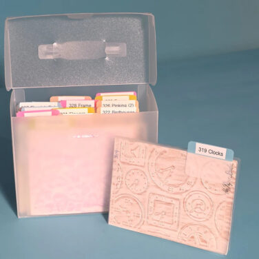 Spellbinders - The Organized Option - TOO 4 x 6" File Master with 5 Flip Flap Pockets