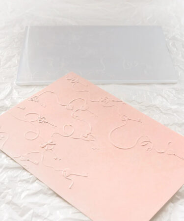 ALEXANDRA RENKE - Embossing Folder 'Verbandelte Schlüssel'